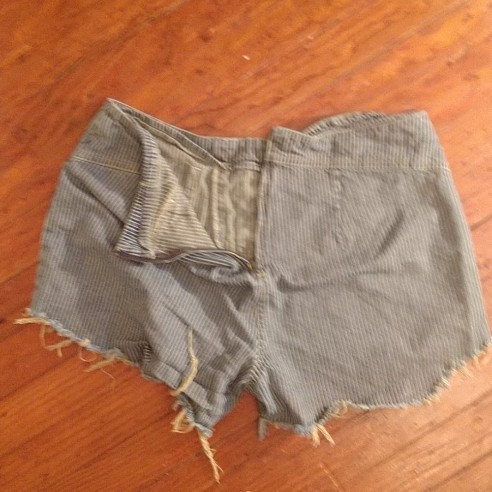 Striped Cutoff High-Rise Jean Shorts - Picture 4 of 9